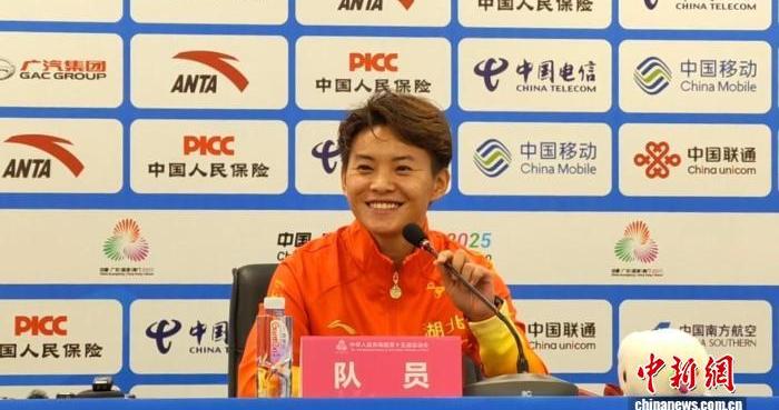 （粤港澳全运会）女足名将王霜：笑着昂首离场