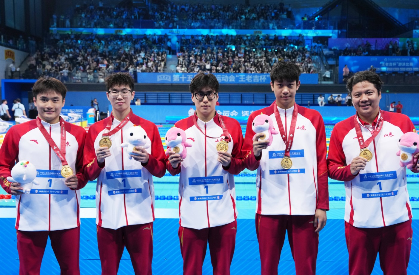 男子4×200米自由泳接力 山东小将以拼搏致敬前辈