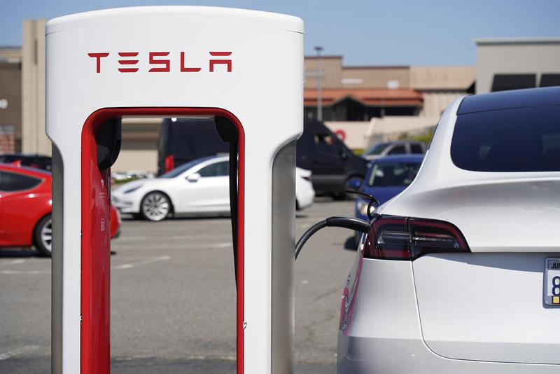 马斯克称将“深度参与”特斯拉芯片设计