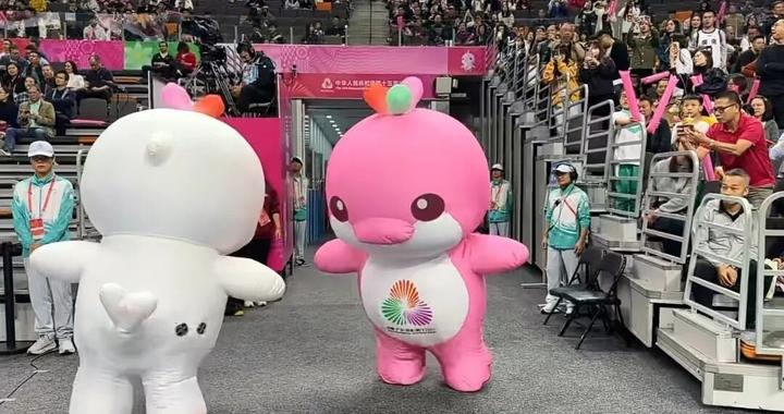 全运会吉祥物“乐融融”扮演者回应累趴：不是卖萌是真累