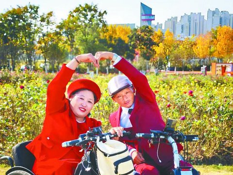 20辆轮椅“婚车”迎新娘