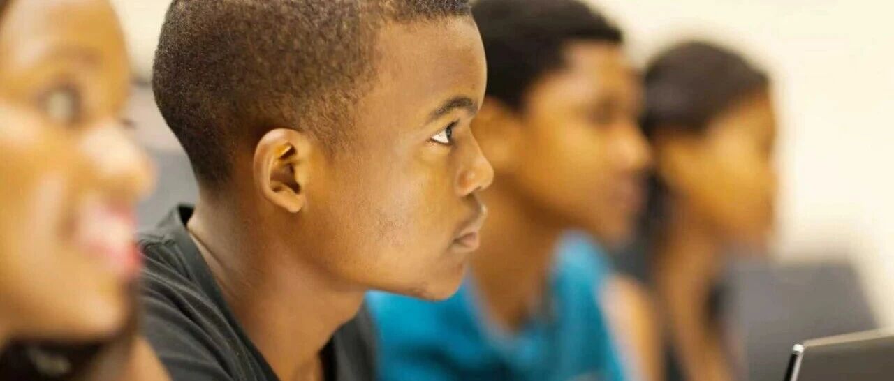 青年志愿者用英语课堂，为社区孩子重新点亮未来