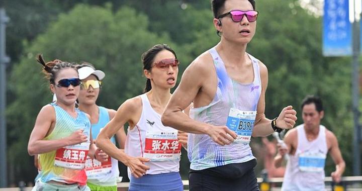 跑圈公认张水华不具备职业运动员实力，白岩松言论缺乏马拉松常识