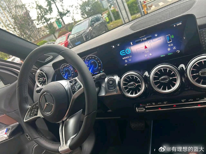 研究揭示人类同时存在自信与自卑心理现象