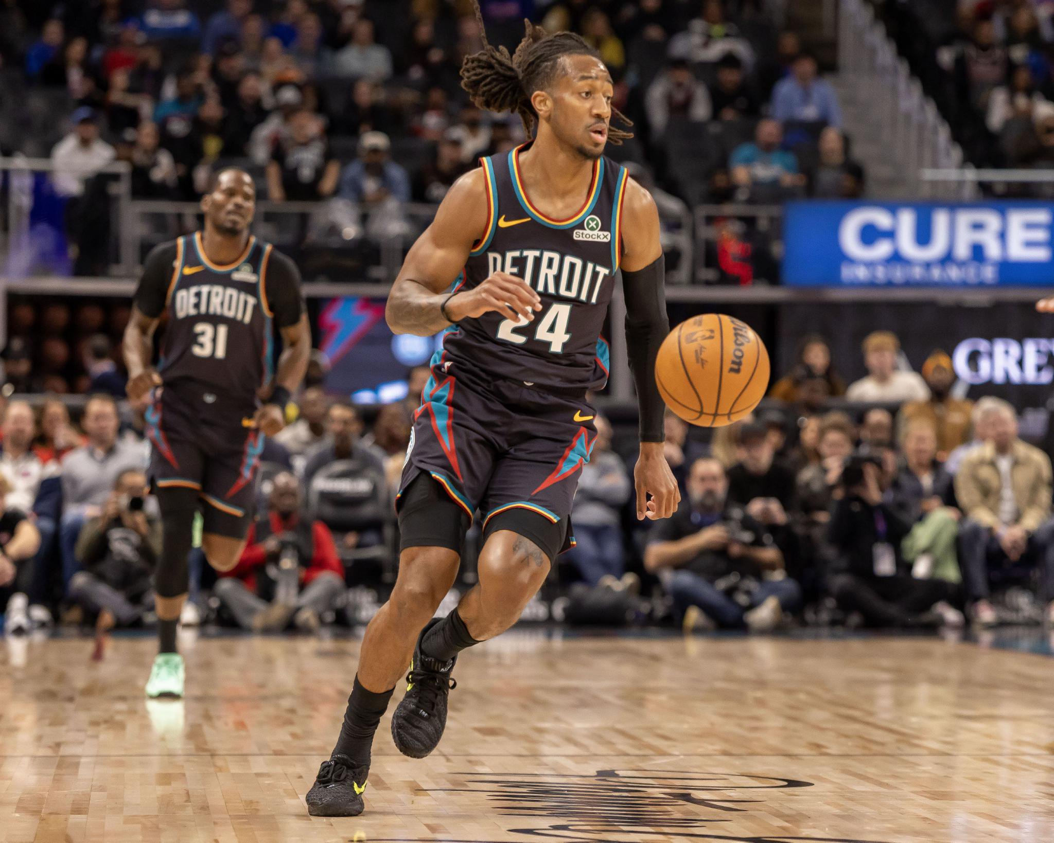 火力压制！活塞次节轰下47分 单节净胜骑士19分