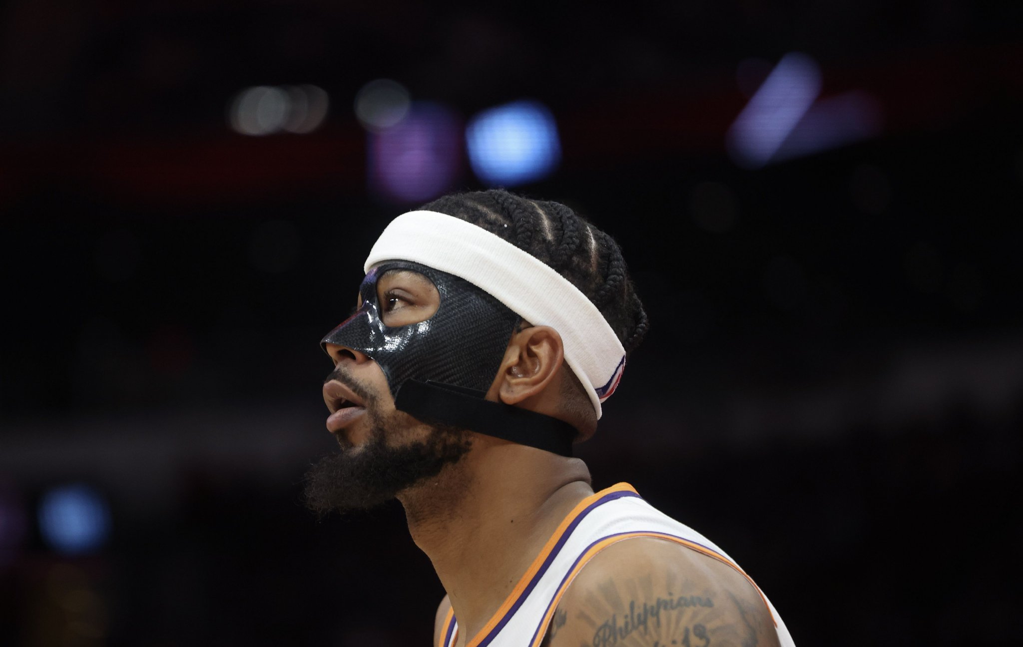 难度五颗星！古德温顶着防守底线漂移出手 皮球空心入网