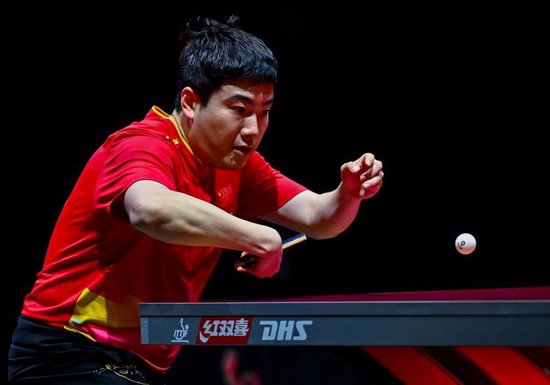 WTT多哈冠军赛男单1/8决赛：梁靖崑3-0陈垣宇，晋级八强