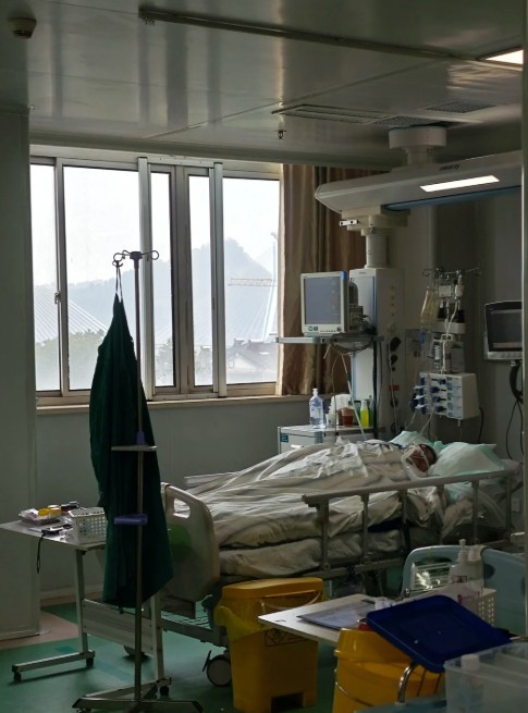 博主称母亲今日拔管，内心不舍生命抉择