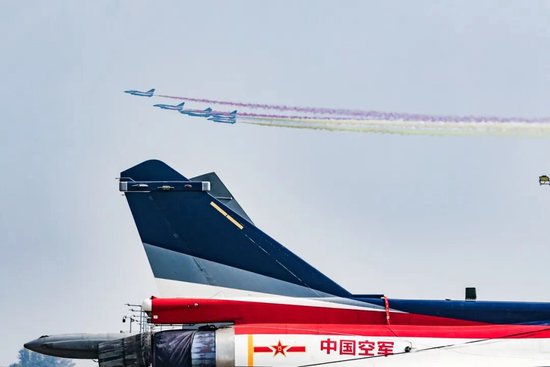 歼-10C亮相新加坡！