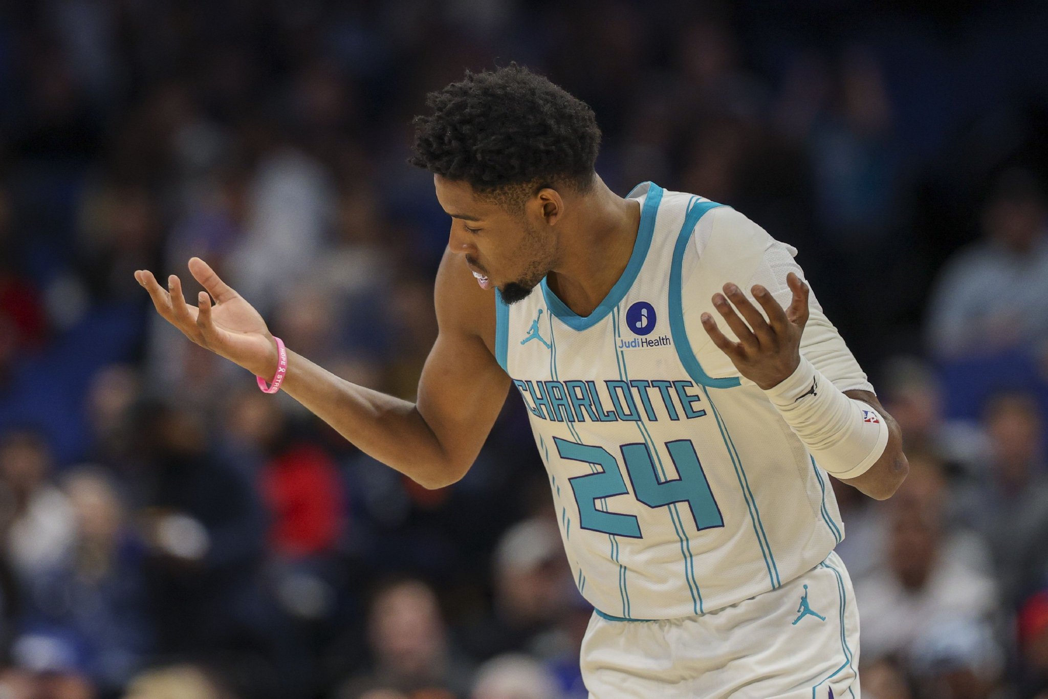 刚获得周最佳！布兰登·米勒外线失准12中2 得到16分8篮板4助攻