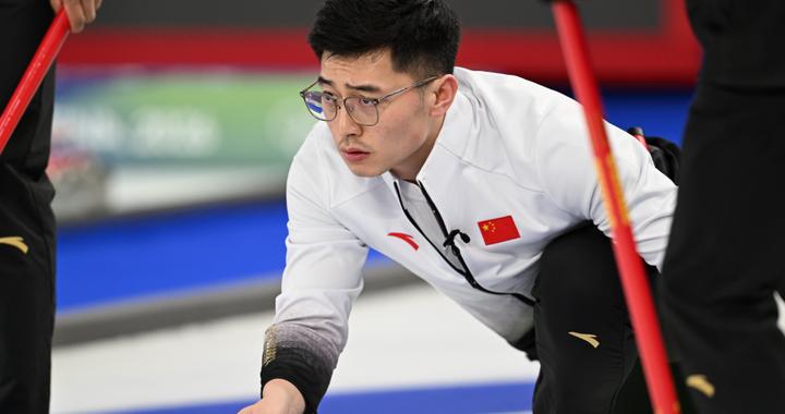 中国男女冰壶队：在比赛中历练，在差距中成长