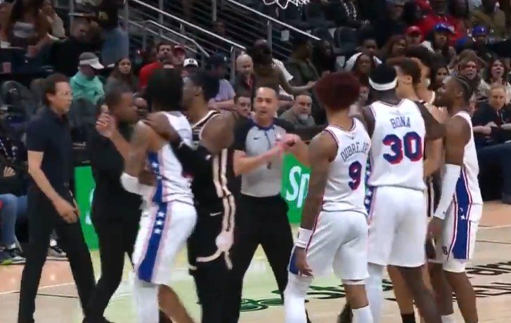 各打五十大板！沃特福德和丹尼尔斯互相吵架&推搡 各自吃T！