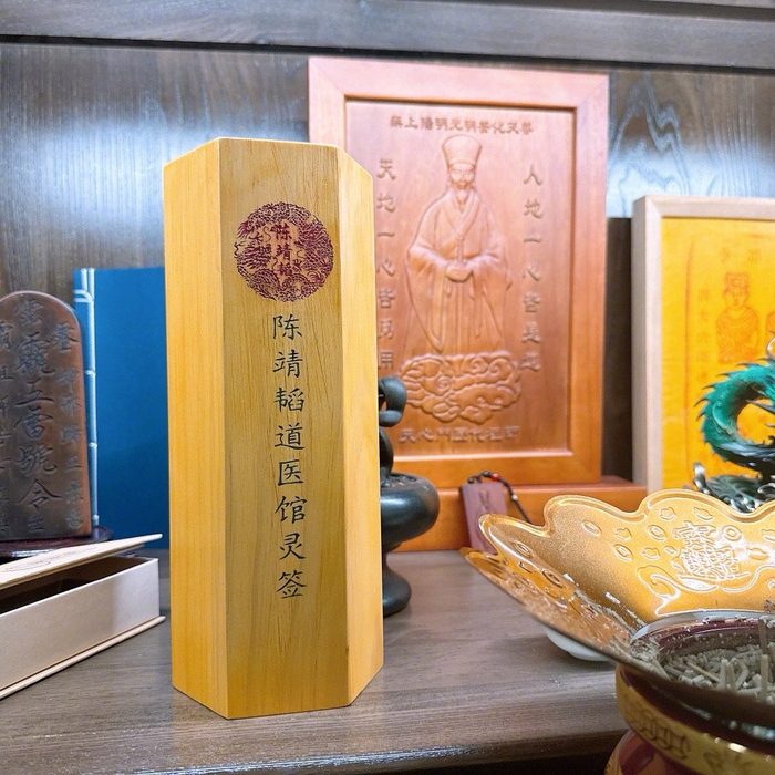 签筒安放馆内静待开启，六十四签照见选择与自我