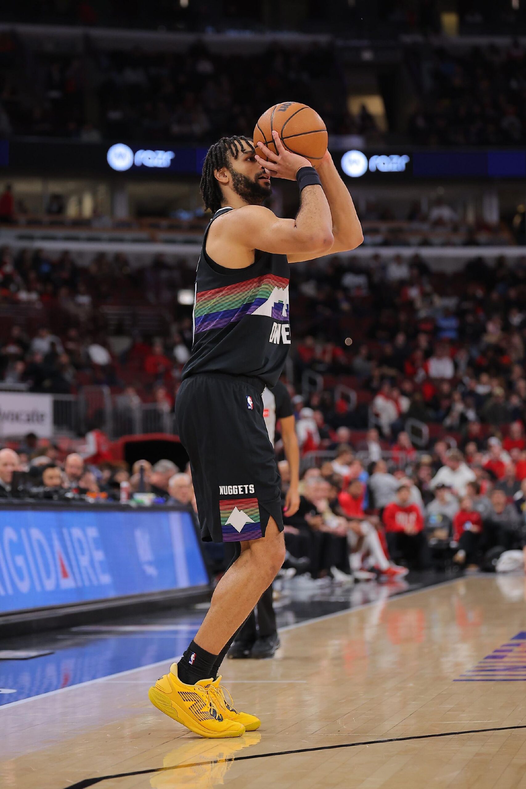 贾马尔·穆雷出战46分钟 13中6&三分7中3拿到15分4板10助