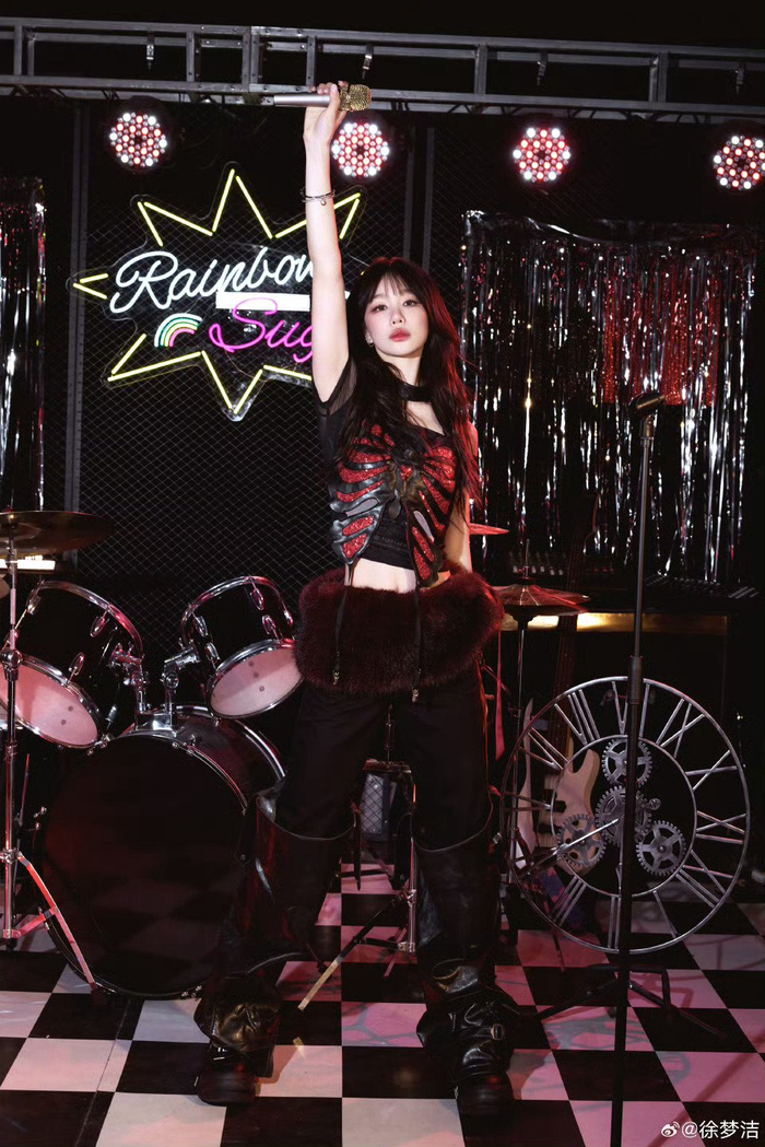 浪姐展现女性乘风破浪精神